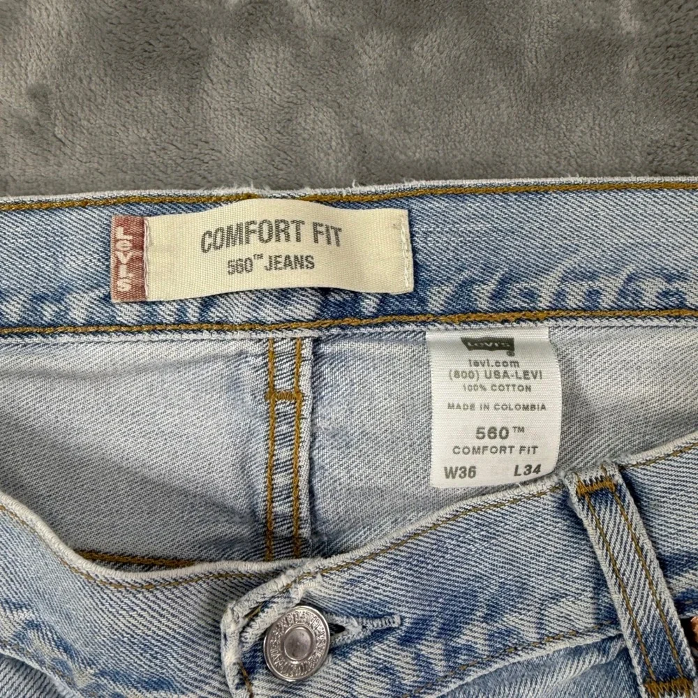 VIntage Levi's 560 Comfort Fit Jeans Men's Size 36x34 Blue Light Wash Relaxed